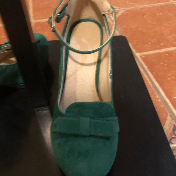 Shoes - Picture 2 of 4